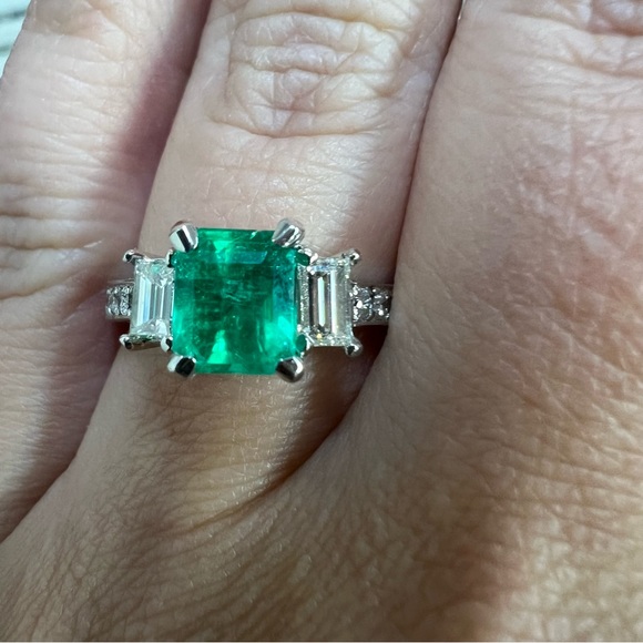 14k White Gold Diamond & Emerald Ring - Picture 9 of 9